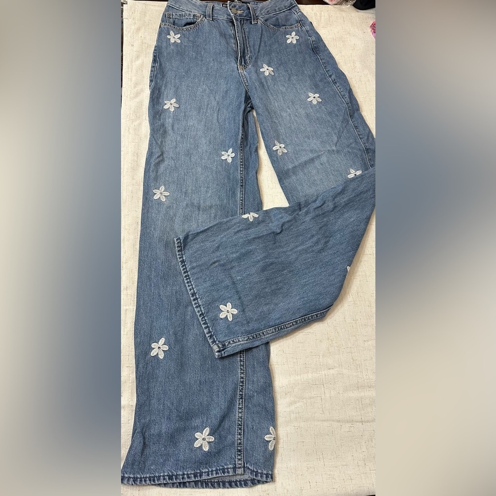 Hollister Co. Floral Embroidered Blue Jeans - Picture 5 of 14
